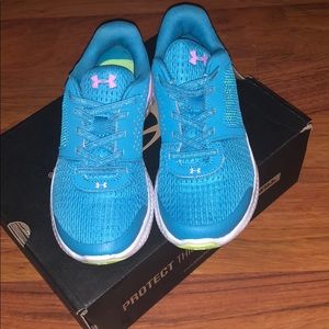NIB Under Armour Girls 2y shoes